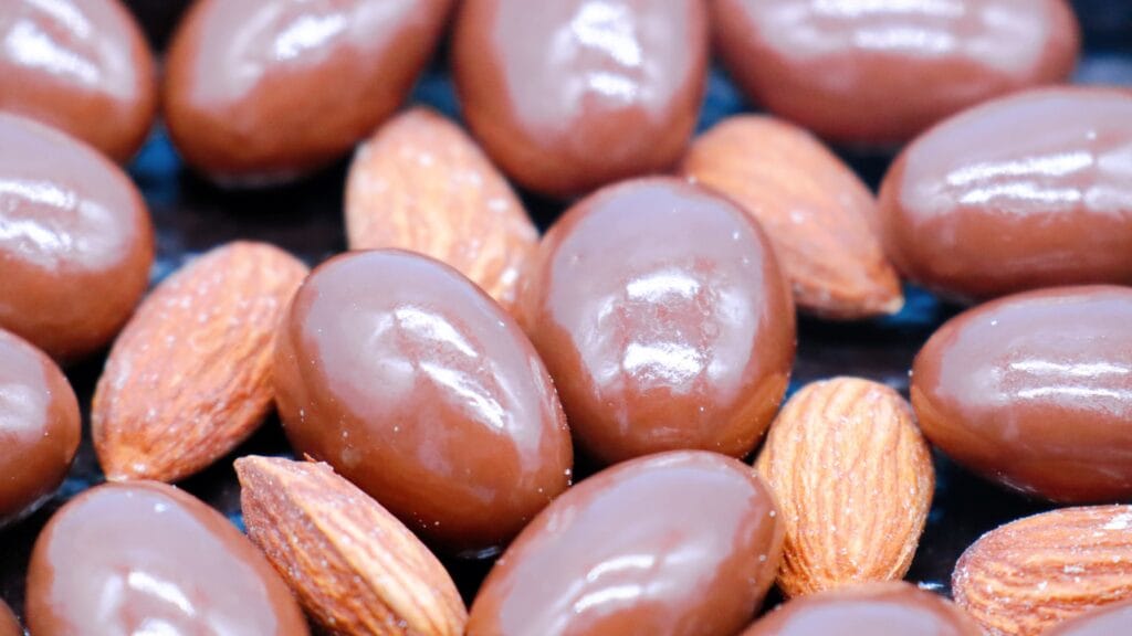 Can Labradors eat almonds