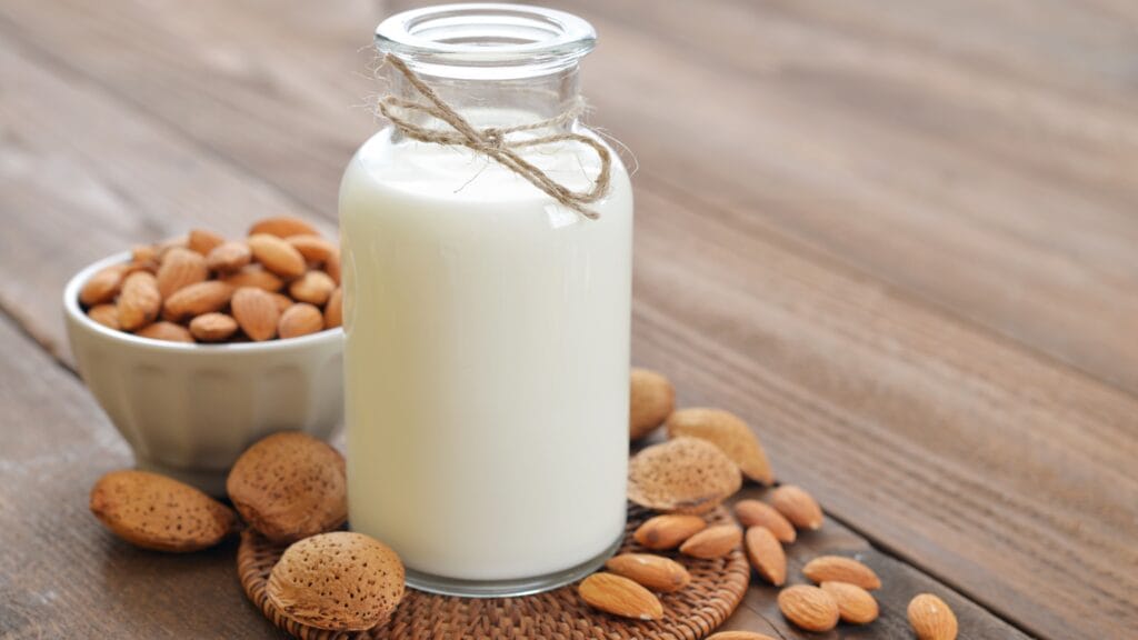 Can Labradors eat almonds